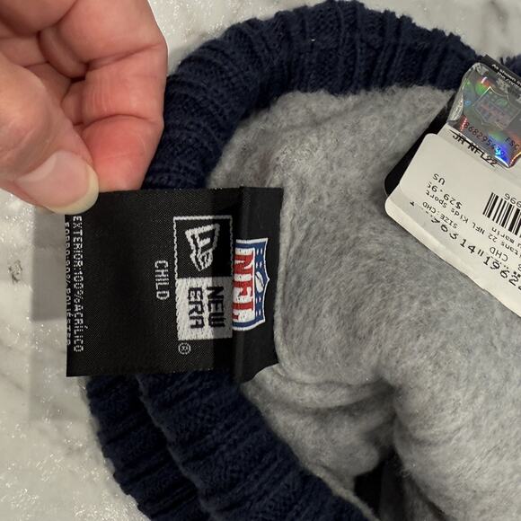 Tennessee Titans Beanie Hat Youth NFL Football Pom New Era Kids Outdoors NEW - Picture 7 of 12